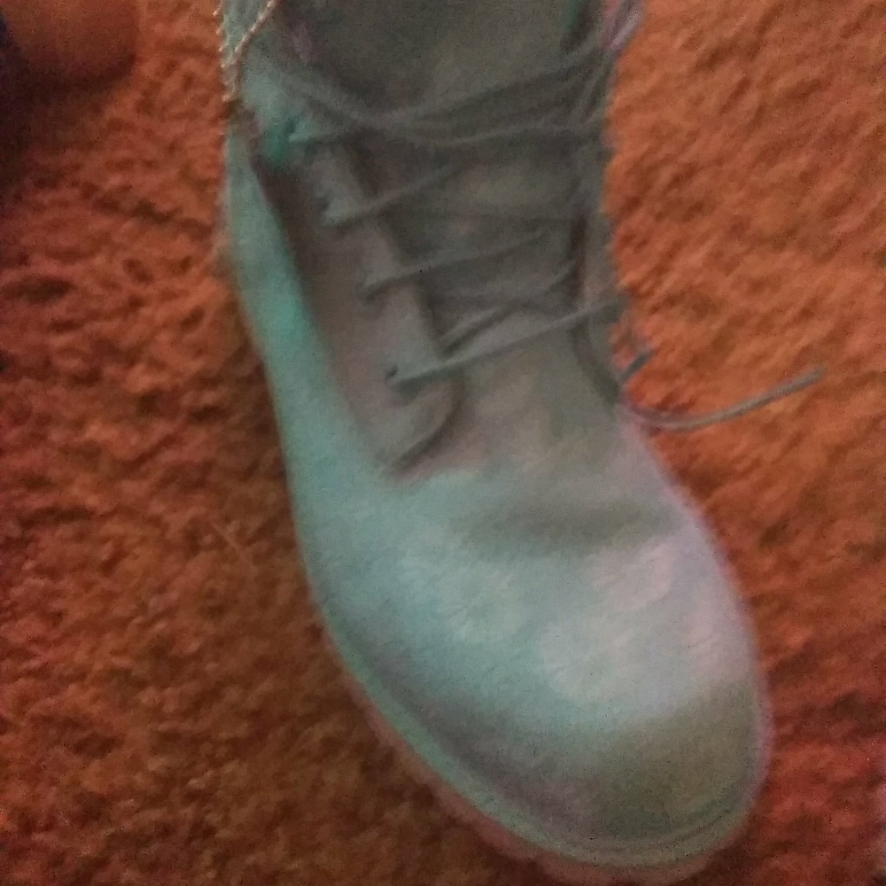 Shoes - Picture 3 of 8